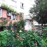 Tulips - Guest Room Close To The Airport, Free Street Parking